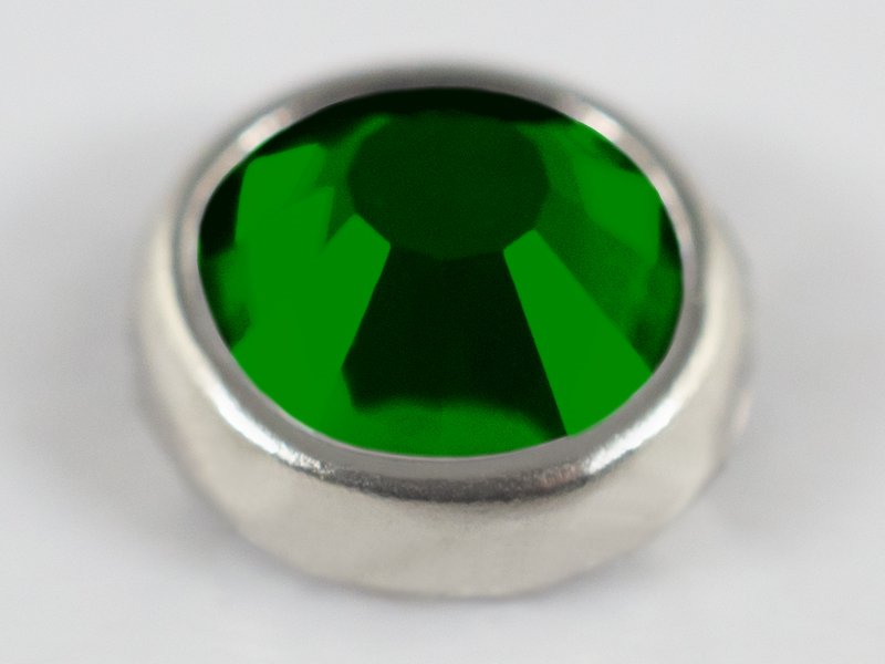 EMERALD PLUS RHINESTONES SS20 WITH SILVER RING