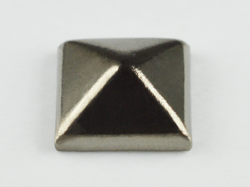 BORCHIA METALLICA CONVESSA "A" PIRAMIDE 5X5 MM HEMATITE