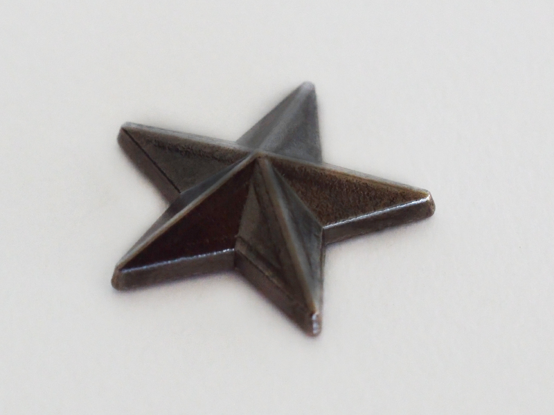 CONVEX STUD "A" FACETED STAR 9 MM HEMATITE