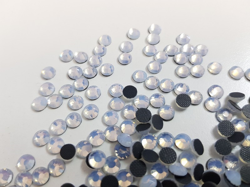 RHINESTONES DMC SS20 WHITE OPAL